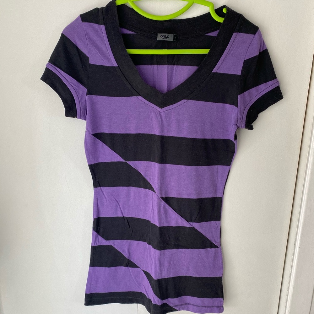 ONLY V-neck stripped long tee